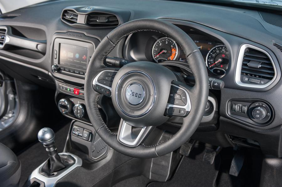  Jeep Renegade Limited 2015 года  (UK) (фото 25 из 30)